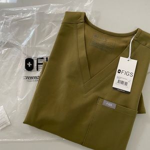 FIGS LIMITED EDITION, CATARINA ONE POCKET SCRUB TOP.  SMALL.  MARTINI OLIVE.
